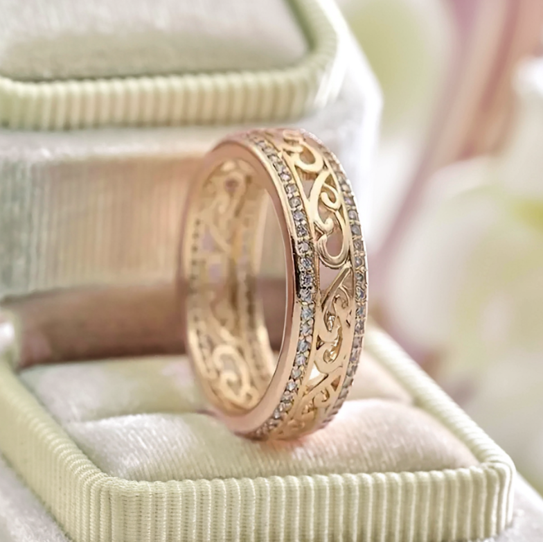 Oro Anillo clásico con encanto atemporal