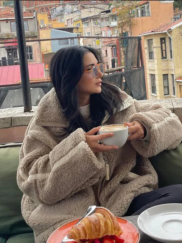 CM | Chaqueta con cremallera y cuello alto