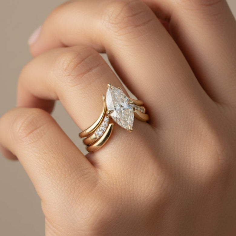 Oro Anillo artesanal delicado