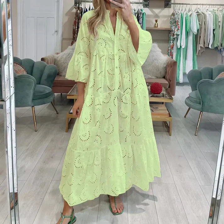 KL | Elegante vestido con ojales bordados