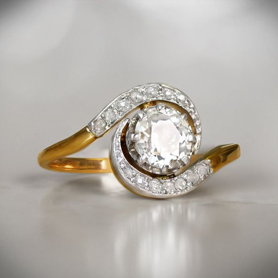 Anillo hermoso con estilo único