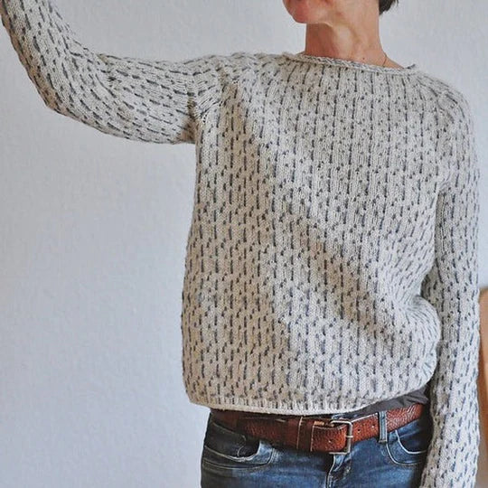 CM | Chic jersey gris con escote redondo