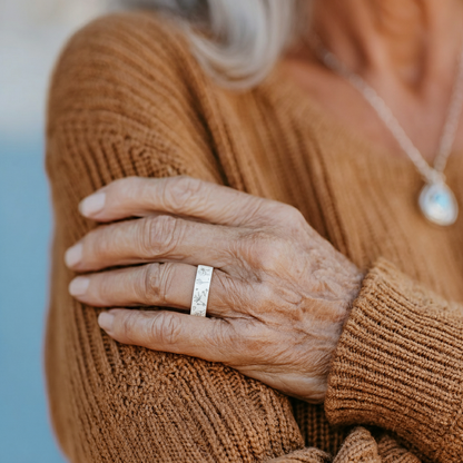 Anillo clásico con encanto atemporal