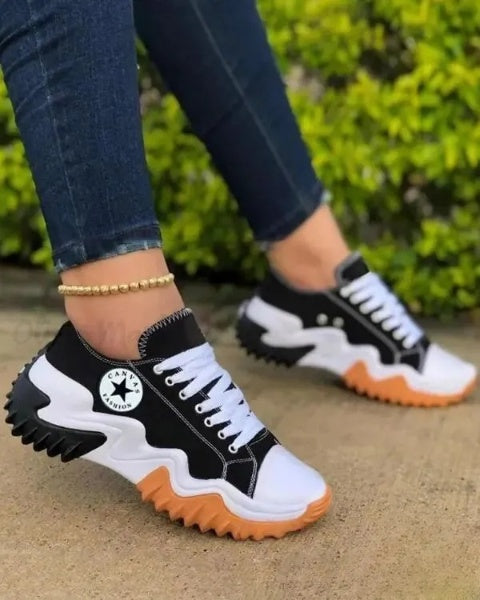 CM | Zapatillas con cordones Muffin con ojales e inserciones en contraste