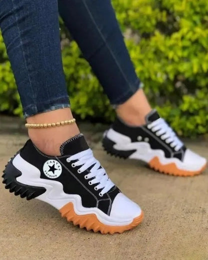 CM | Zapatillas con cordones Muffin con ojales e inserciones en contraste