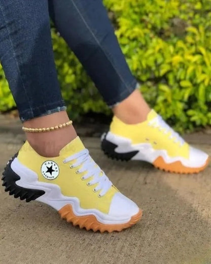 CM | Zapatillas con cordones Muffin con ojales e inserciones en contraste