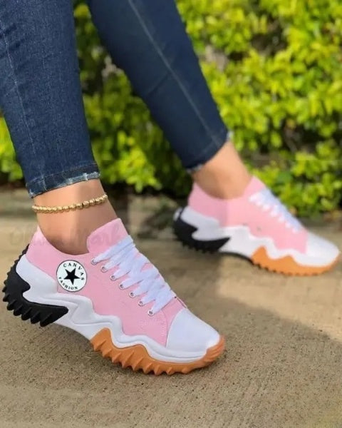 CM | Zapatillas con cordones Muffin con ojales e inserciones en contraste