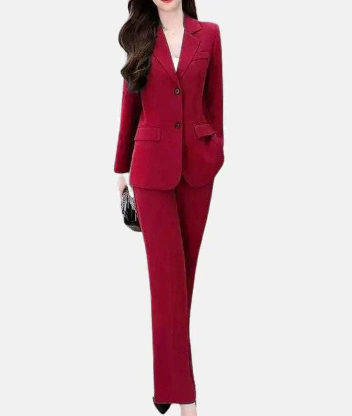 CM | Elegante traje pantalón con americana entallada