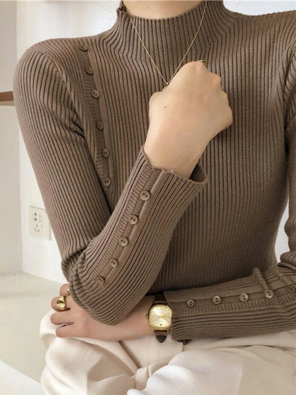 CM | MW - Elegante jersey con botones decorativos y cuello alto