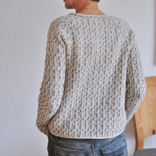 CM | Chic jersey gris con escote redondo