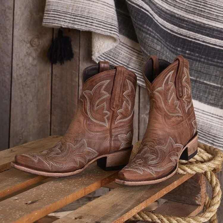 Botas ortopédicas de inspiración vintage