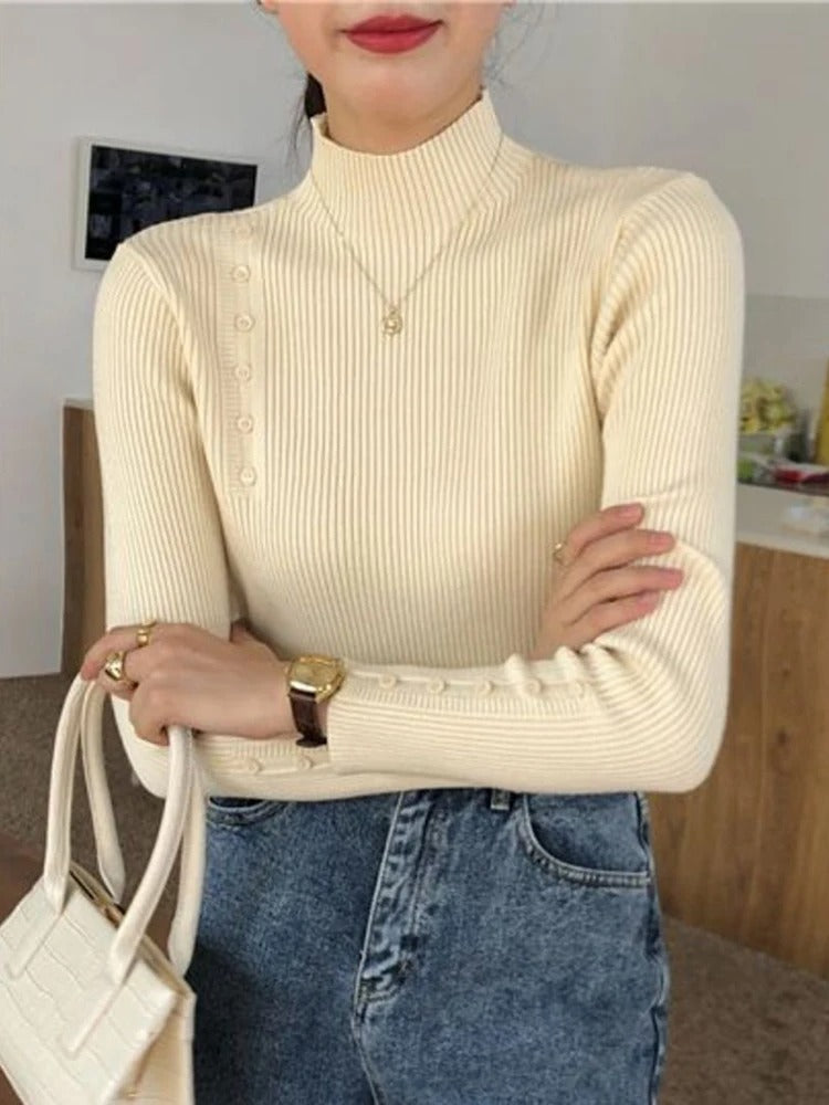 CM | MW - Elegante jersey con botones decorativos y cuello alto