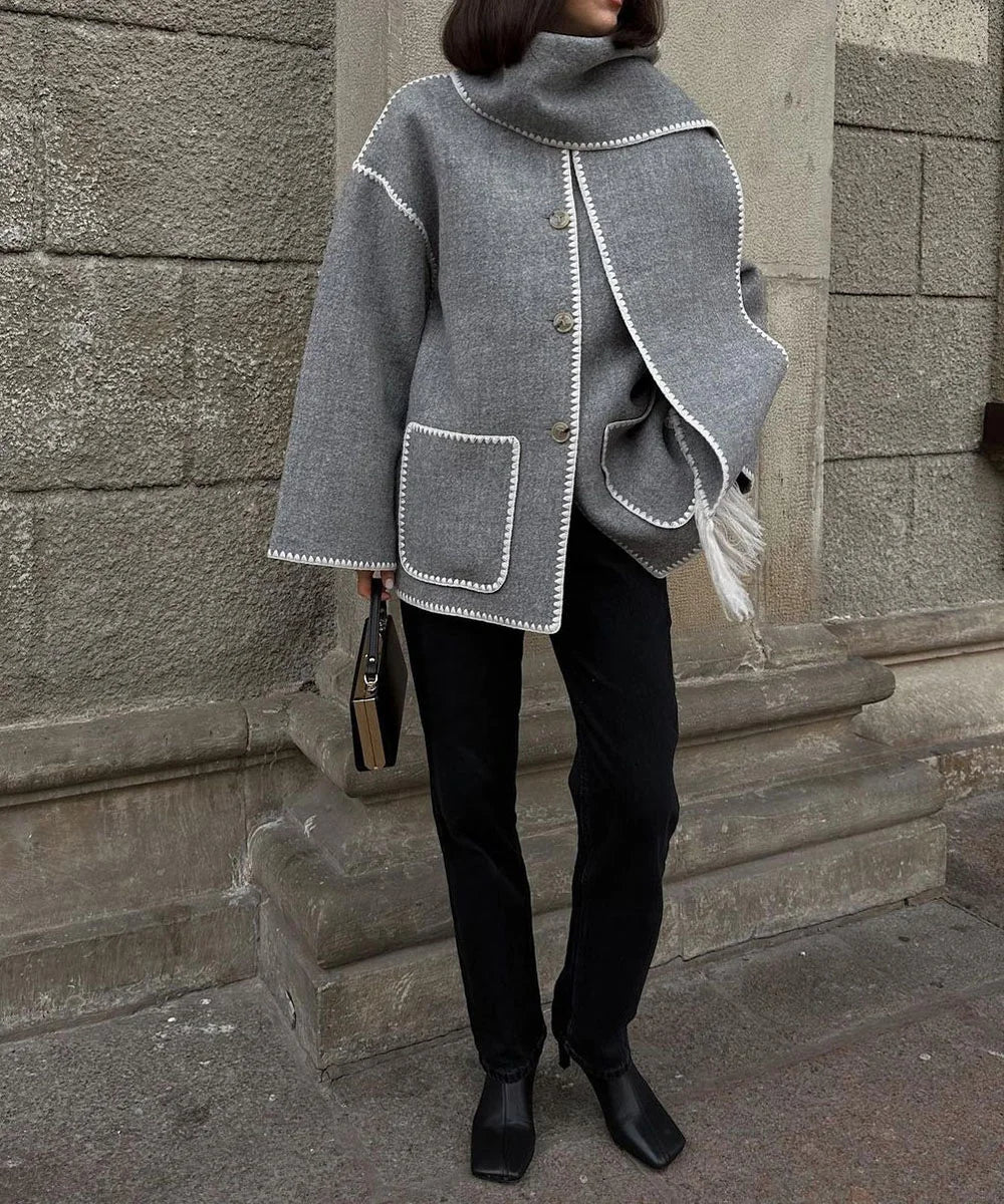 CM | Abrigo atemporal con borlas para mujer