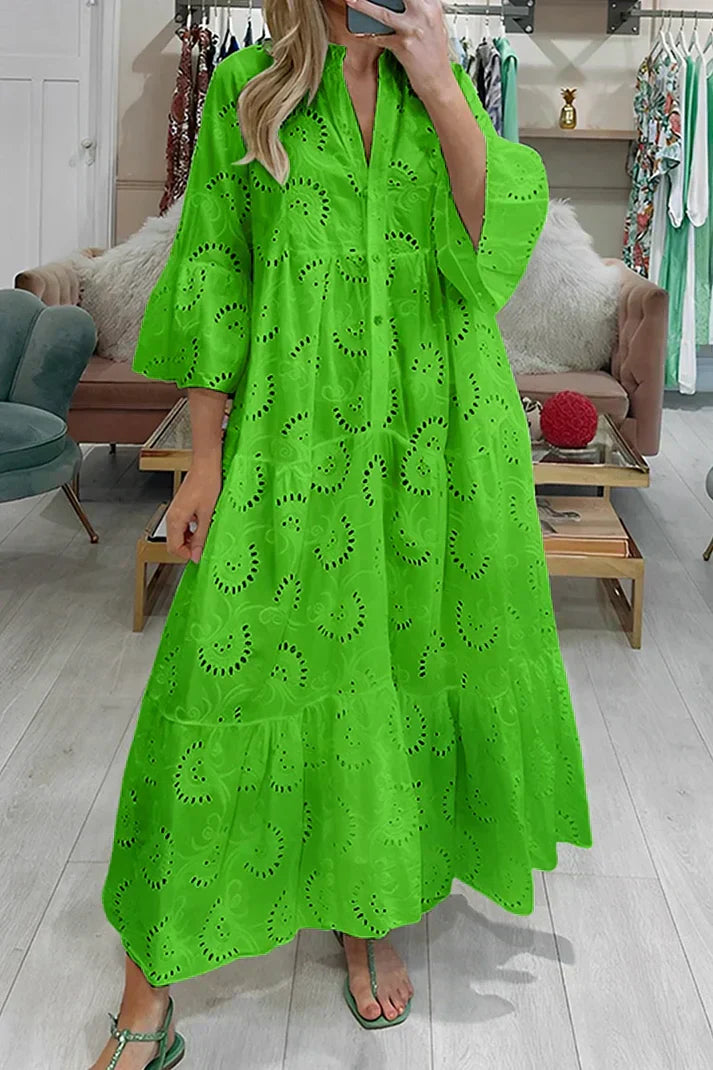 KL | Elegante vestido con ojales bordados