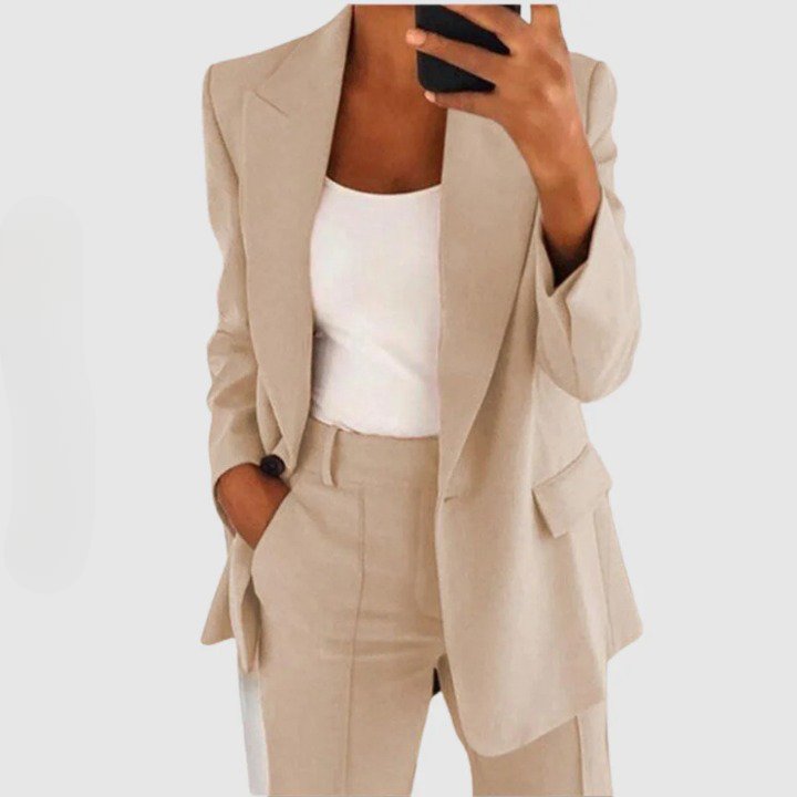 CM | Blazer se prepara para un elegante refinamiento