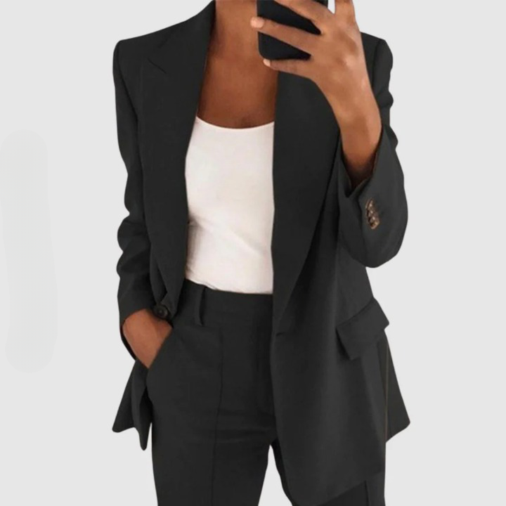 CM | Blazer se prepara para un elegante refinamiento