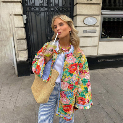 JO | Encantador abrigo floral para mujer