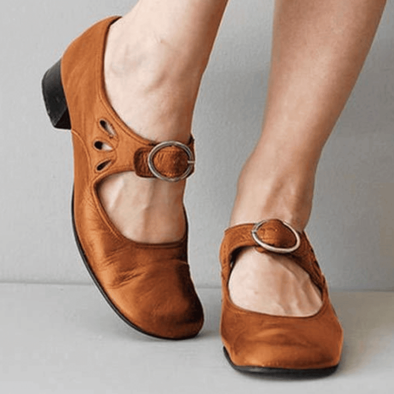 KL | Zapatos con tacón bajo y hebilla