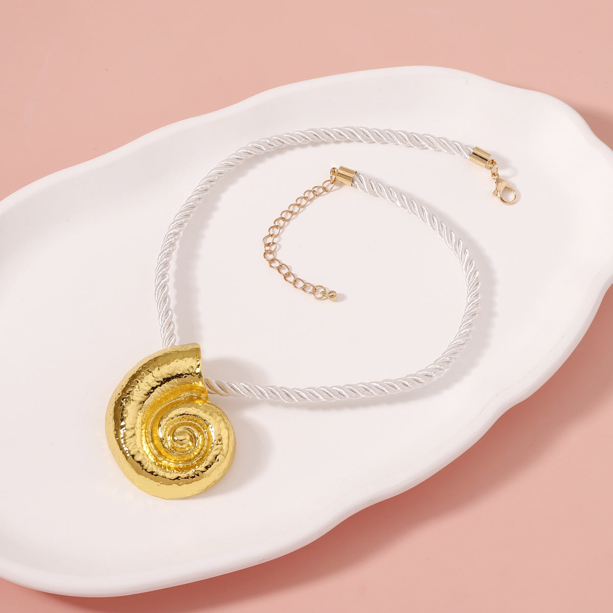 Oro Collar encantador para cualquier ocasión