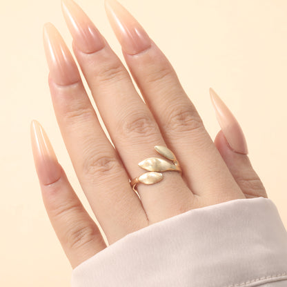 Oro Anillo artesanal delicado