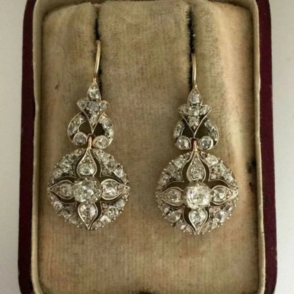 Pendiente clásico con encanto atemporal