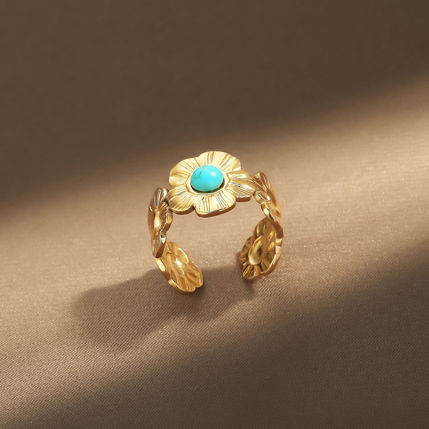 Oro Anillo hermoso con estilo único