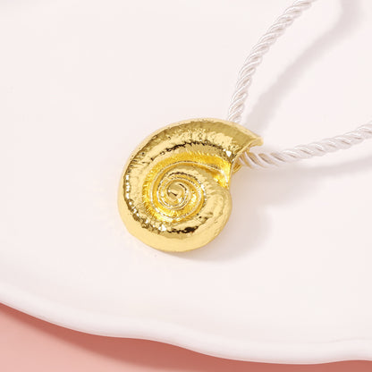 Oro Collar encantador para cualquier ocasión