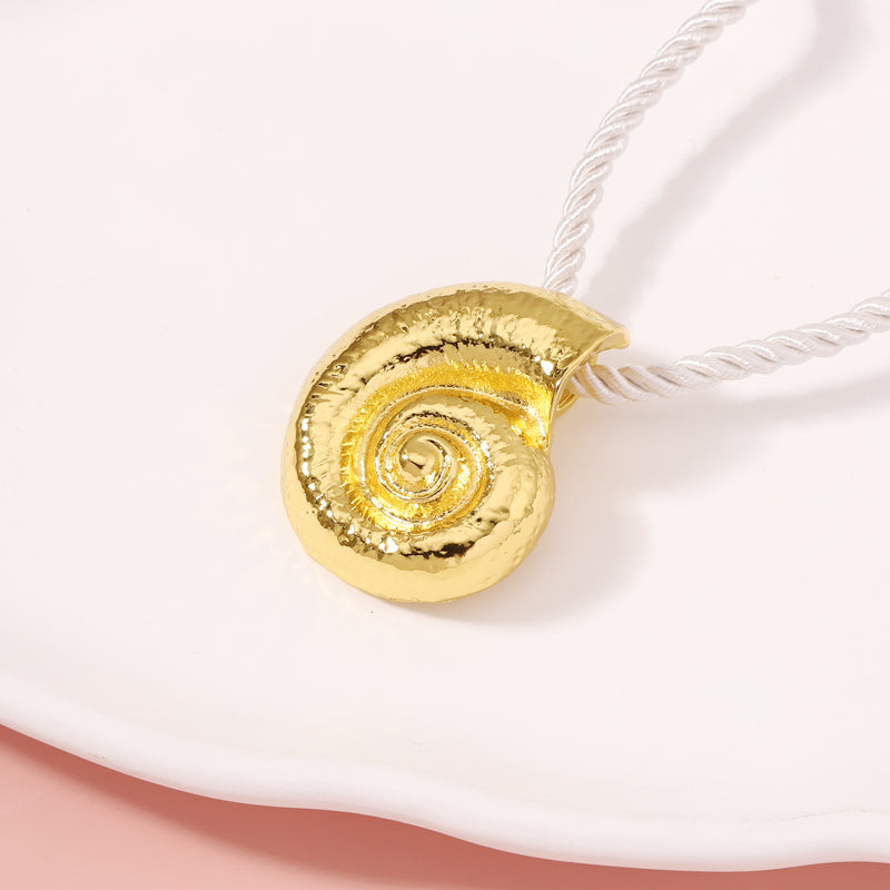 Oro Collar encantador para cualquier ocasión