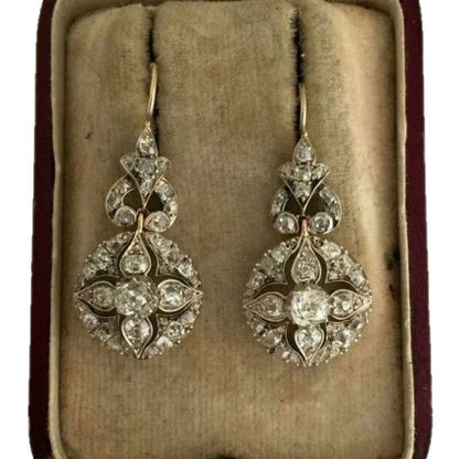 Pendiente clásico con encanto atemporal