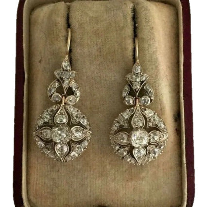 Pendiente clásico con encanto atemporal