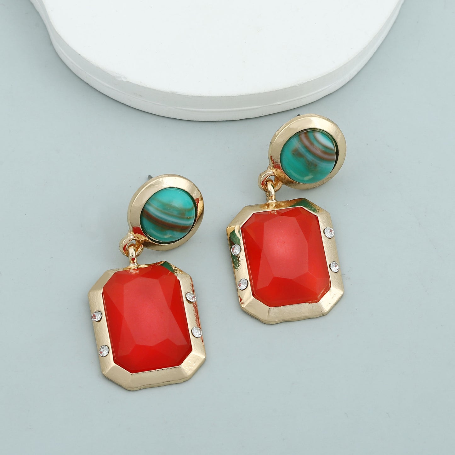 Pendiente clásico con encanto atemporal