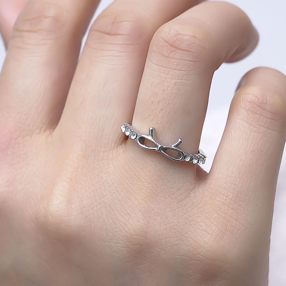 Anillo clásico con encanto atemporal