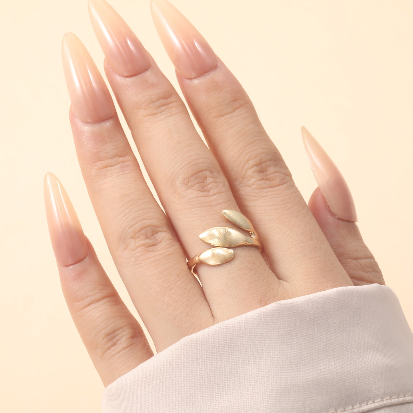 Oro Anillo artesanal delicado