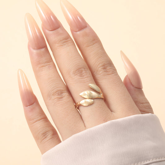 Oro Anillo artesanal delicado