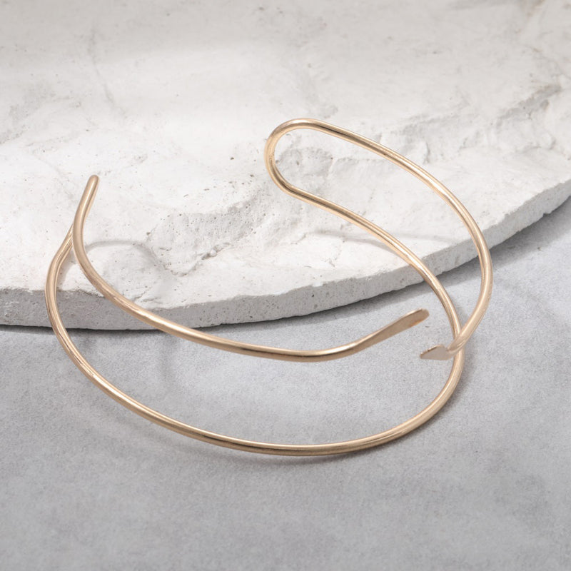 Oro Pulsera hermoso con estilo único