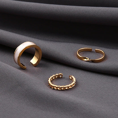 Anillo clásico con encanto atemporal