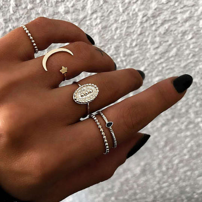Anillo clásico con encanto atemporal