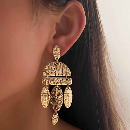 Pendiente clásico con encanto atemporal