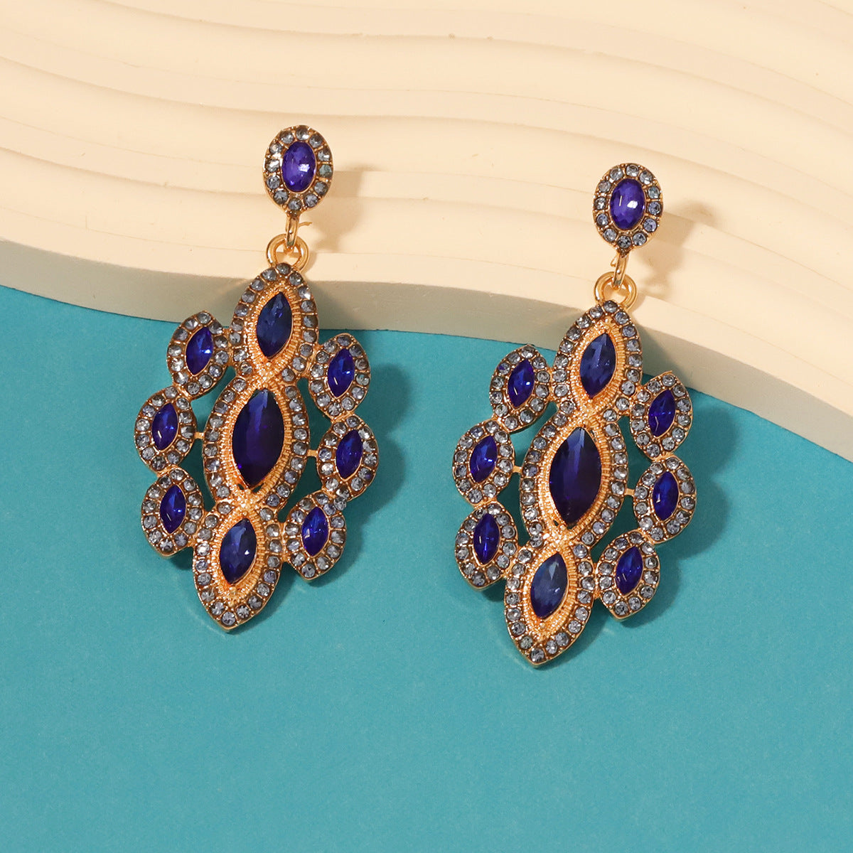 Pendiente clásico con encanto atemporal