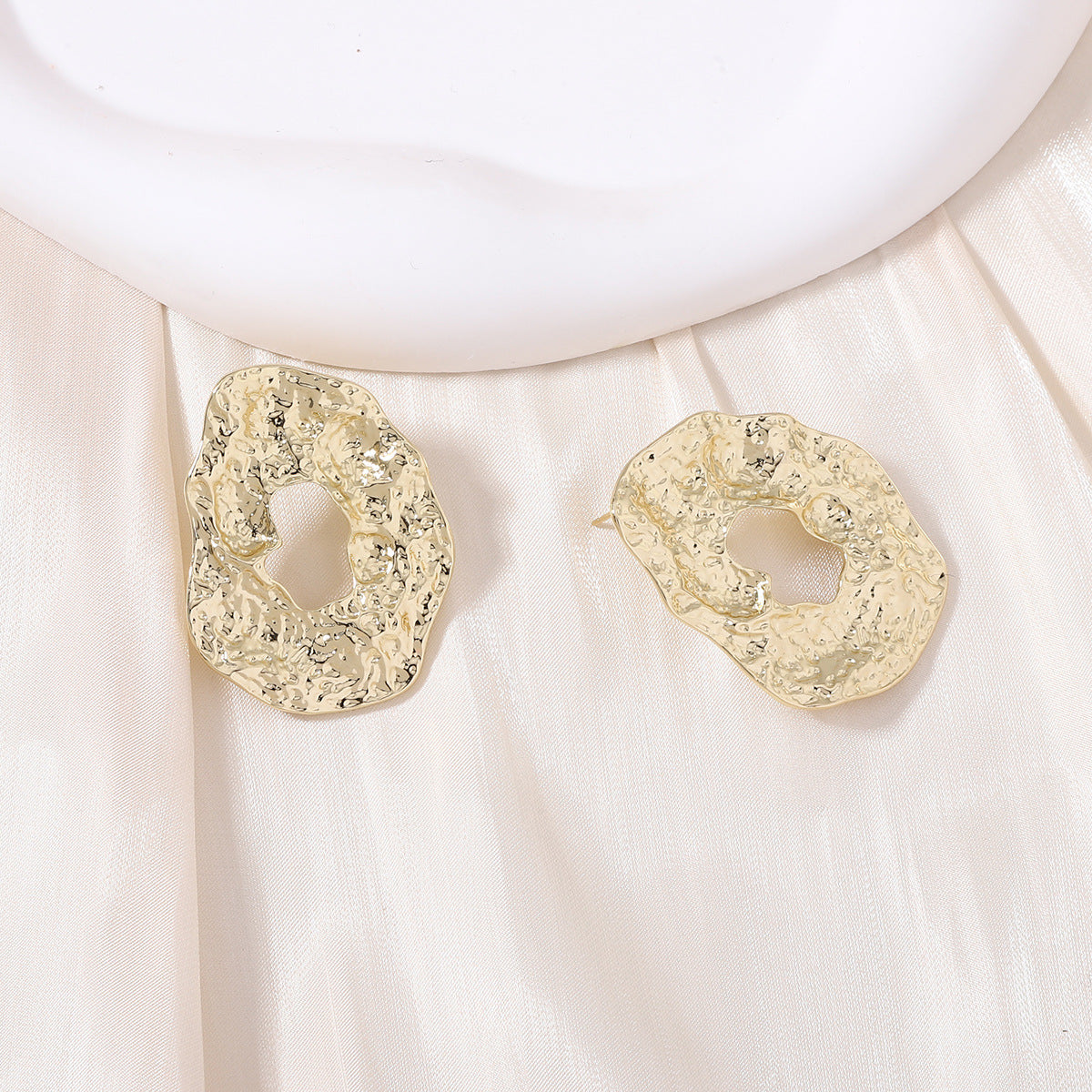 Pendiente clásico con encanto atemporal