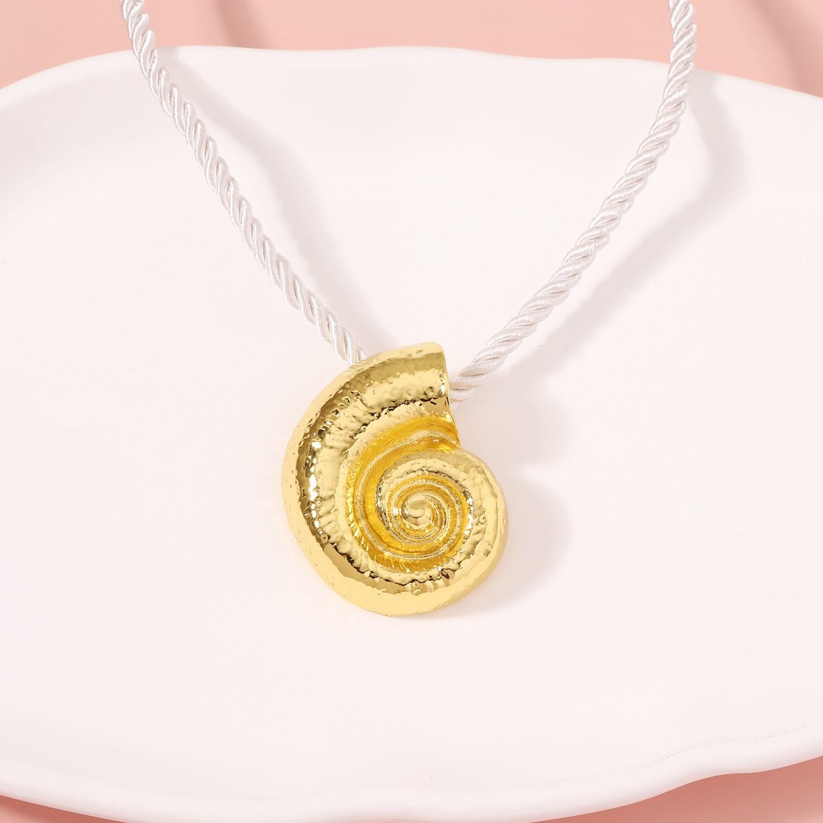 Oro Collar encantador para cualquier ocasión