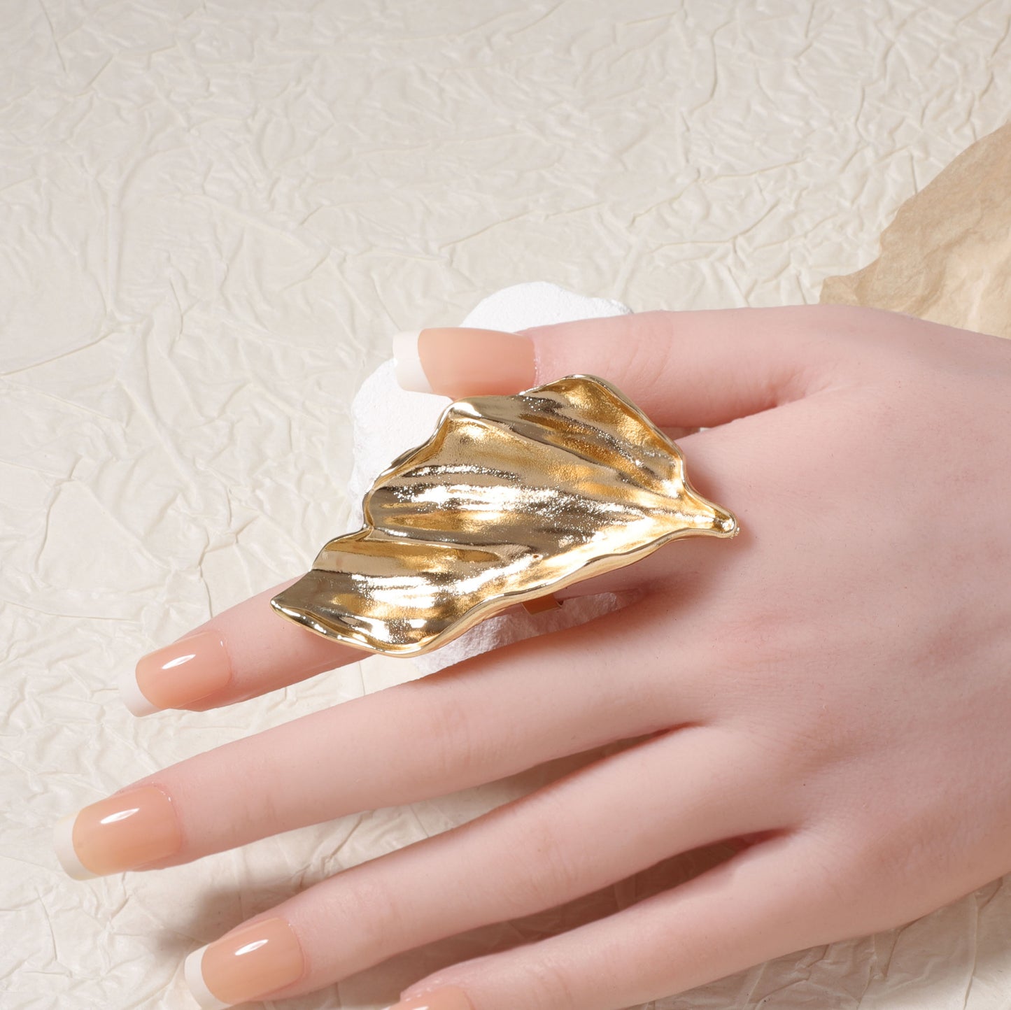 Anillo hermoso con estilo único