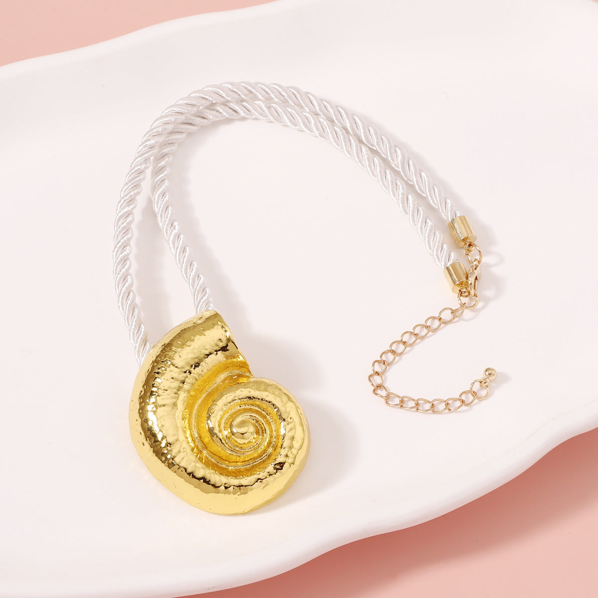 Oro Collar encantador para cualquier ocasión