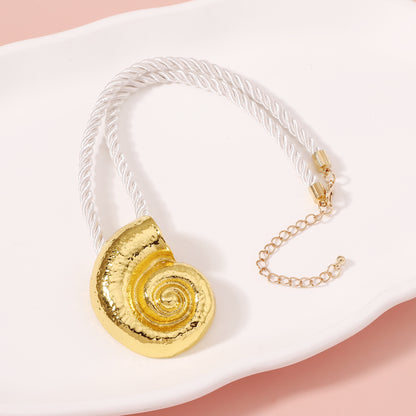 Oro Collar encantador para cualquier ocasión