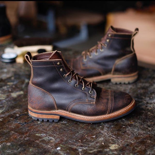 Botas ortopédicas de inspiración vintage