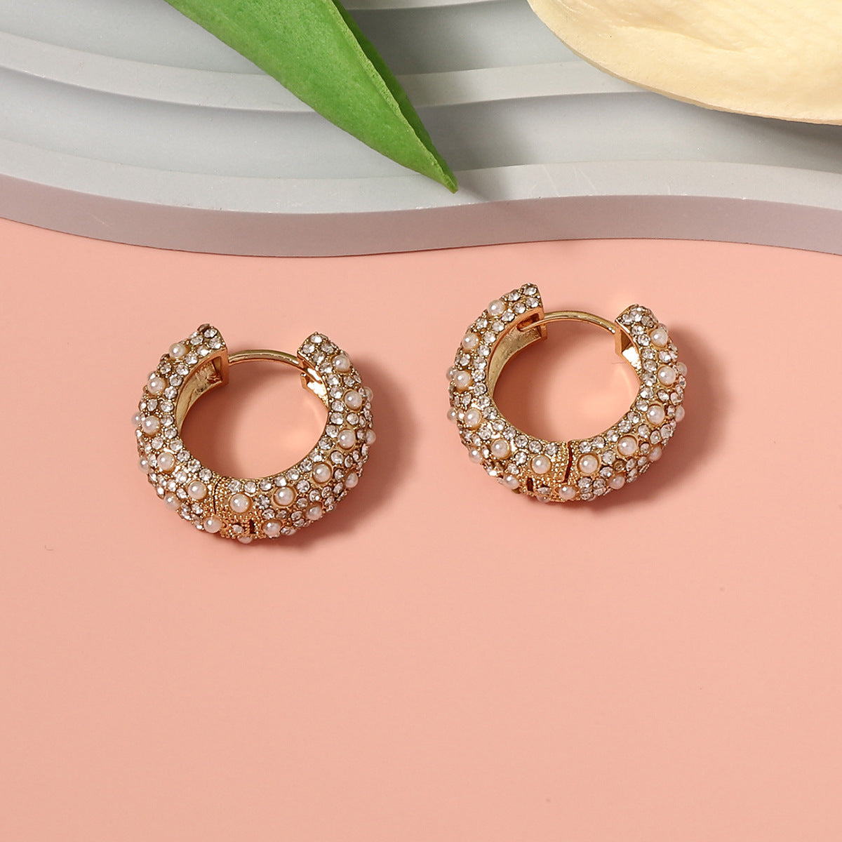 Perla Anillo clásico con encanto atemporal