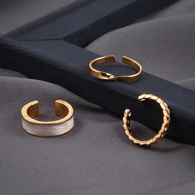 Anillo clásico con encanto atemporal