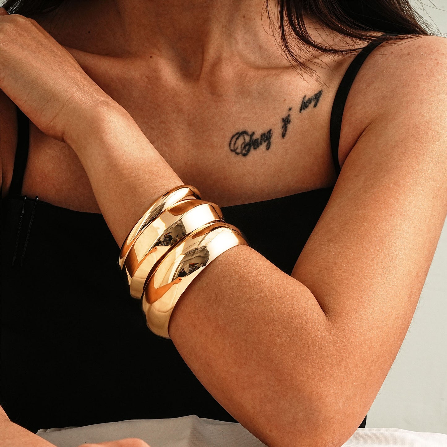 Oro Pulsera hermoso con estilo único