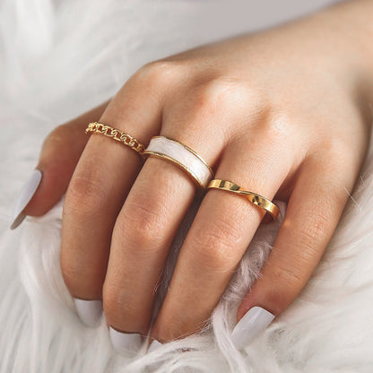 Anillo clásico con encanto atemporal