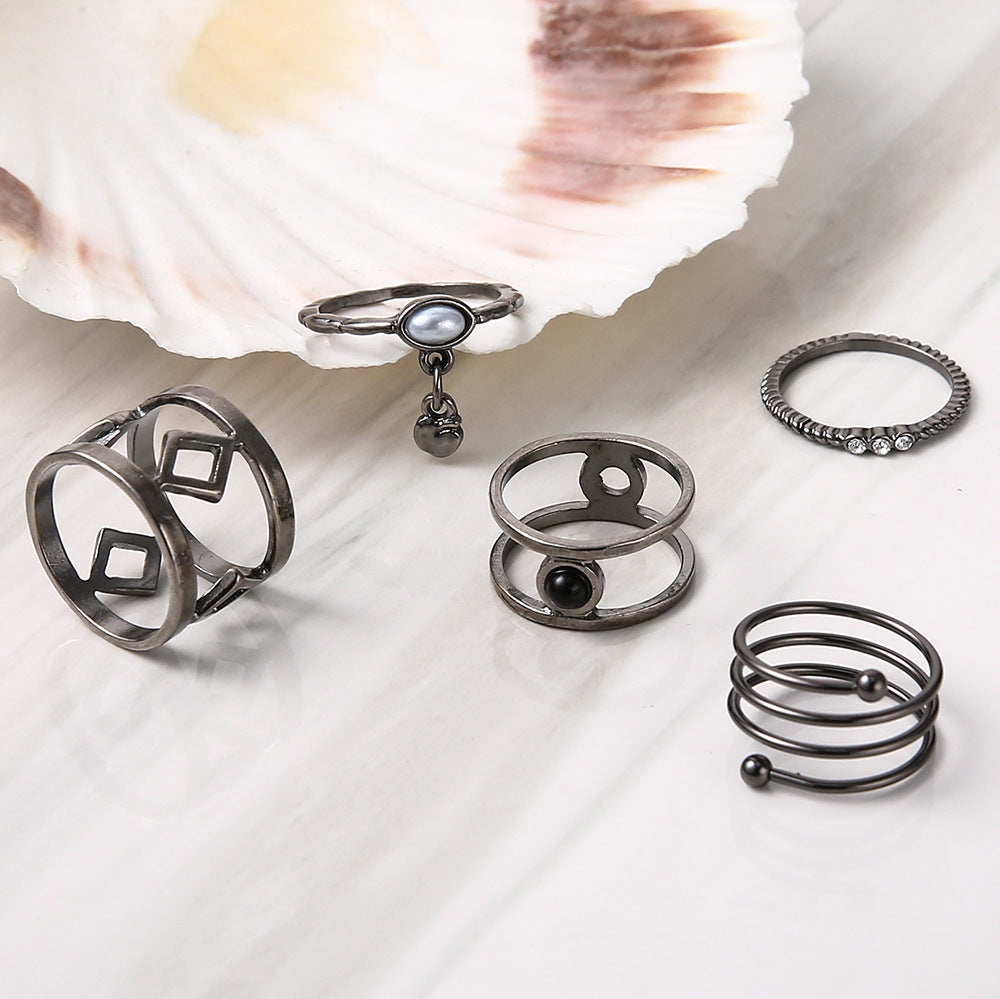 Anillo clásico con encanto atemporal